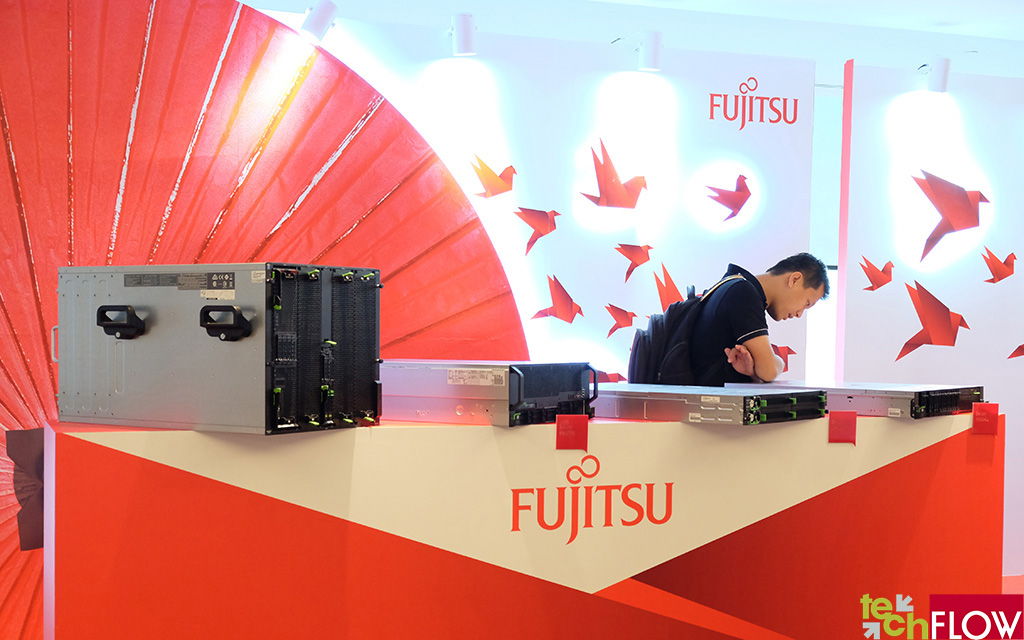 fujitsu server
