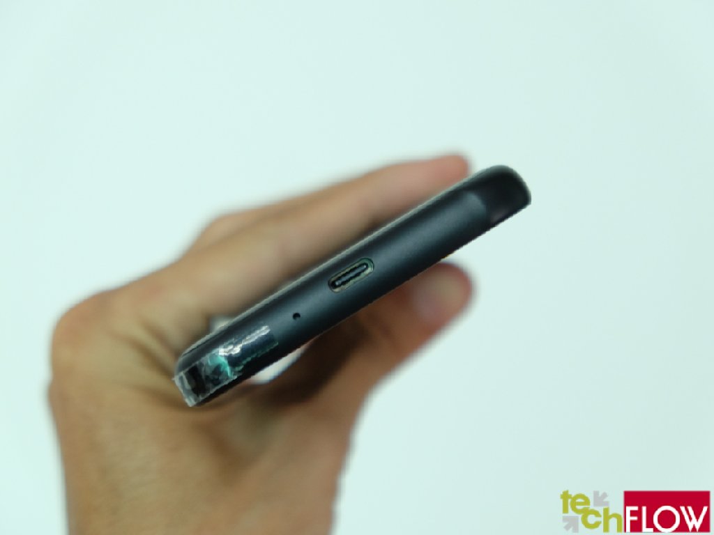 Trên tay nhanh Samsung Galaxy Xcover 4s: điện thoại chống nước/bụi chuẩn IP68, chuẩn quân đội 