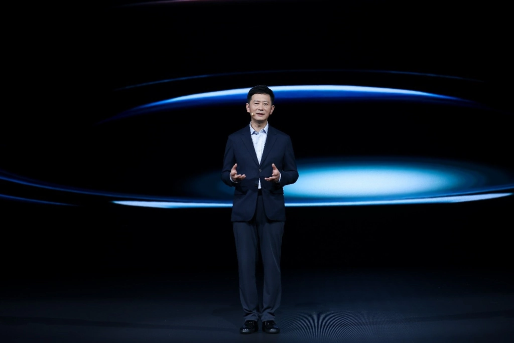 Li ge, vice chairman of the china federation of literary and art circles and chairman of the china photographers association