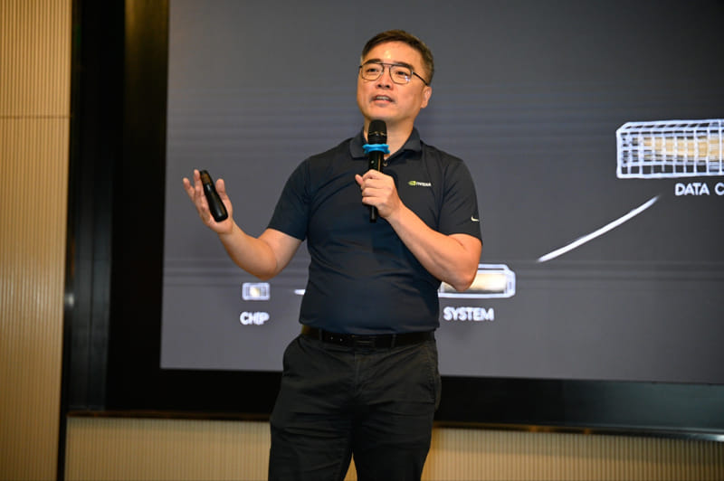 Asus ubiquitous ai 003