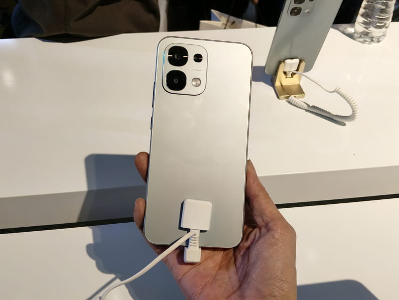 Oppo ra mat a6 pro series 007