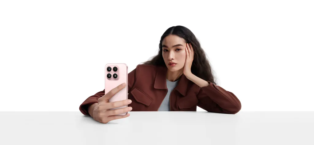 Xiaomi 17 pink model hand