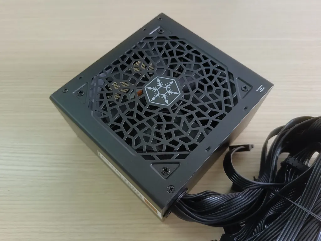 Silverstone atis 750 bronze 004